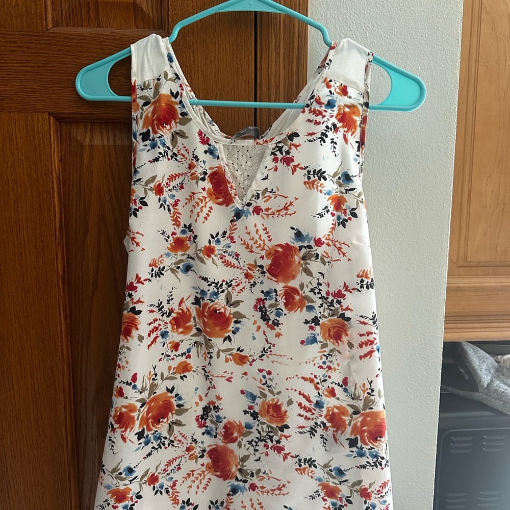 Market & Spruce Floral V-Neck Blouse